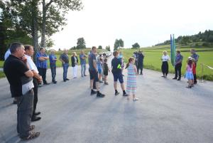 OTVORITEV CESTE IN ZIDU OKOLI POKOPALIŠČA NA KOŽLJEKU 05 FOTO LJUBO VUKELIČ
